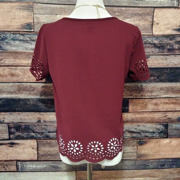 Lace floral wine colored cutout top - Picture 4 of 6